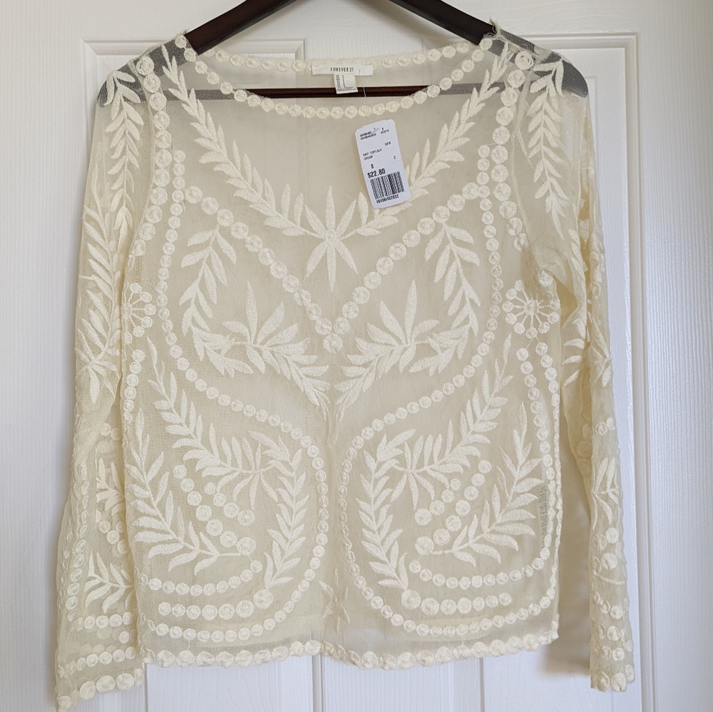 Sheer top with design - Picture 3 of 6